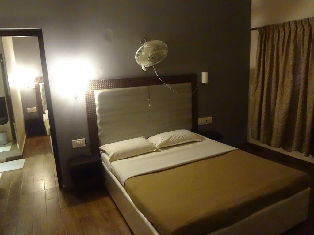 Hotel New Rajdarshan Madikeri Quarto foto